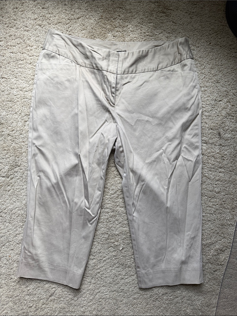 🥳 7/$10!! Light Beige Capri Dress Pants